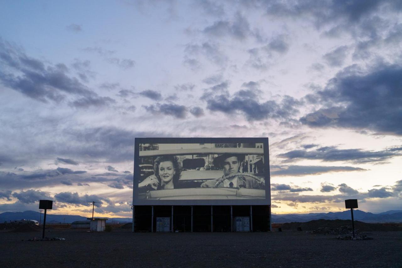 Frontier Drive Inn Center エクステリア 写真