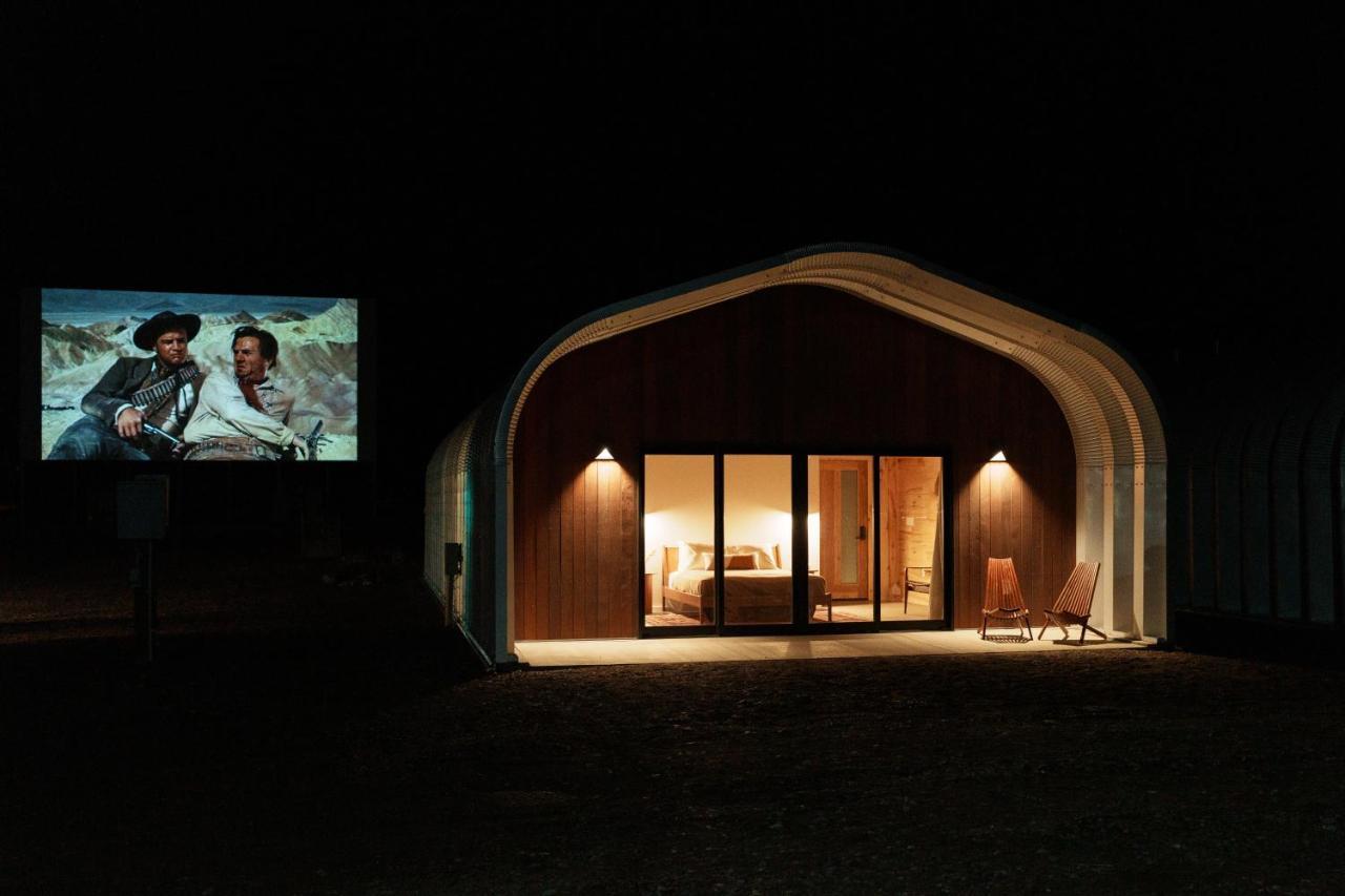 Frontier Drive Inn Center エクステリア 写真